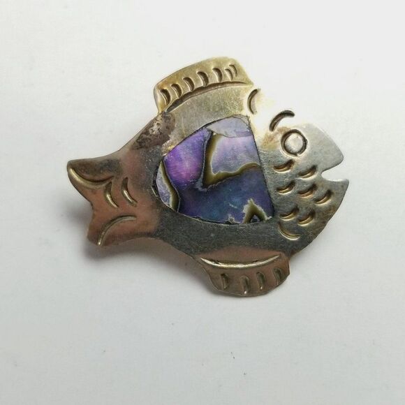 Vintage Fish Shape Brooch, Silver Tone and Mother of Pearl Pin, Estate - Picture 2 of 6